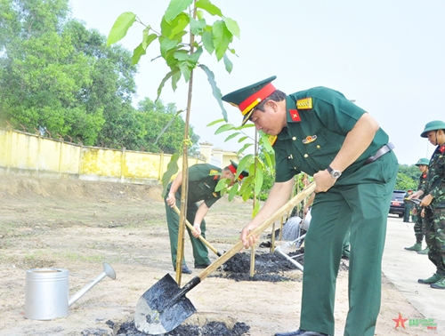 Bộ tư lệnh TP Hồ Chí Minh phát động “Trồng cây đời đời nhớ ơn Bác Hồ” năm 2024